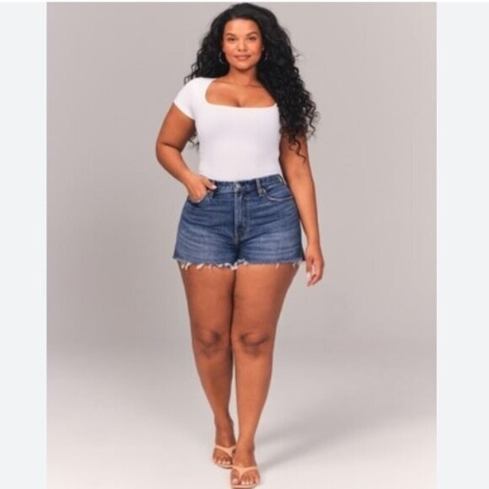 ABERCROMBIE & FITCH MOM SHORT HIGH RISE DARK WASH 18/34